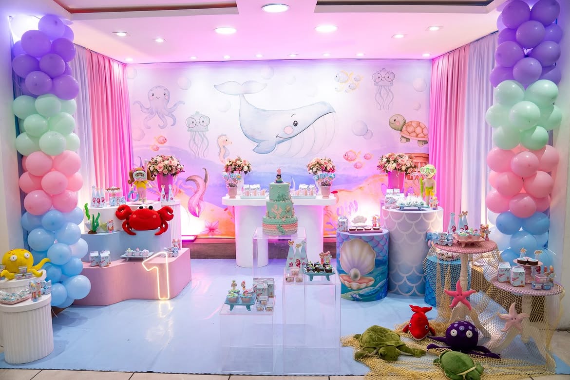 Decoração Fundo do Mar Candy Color com baleia e sereias