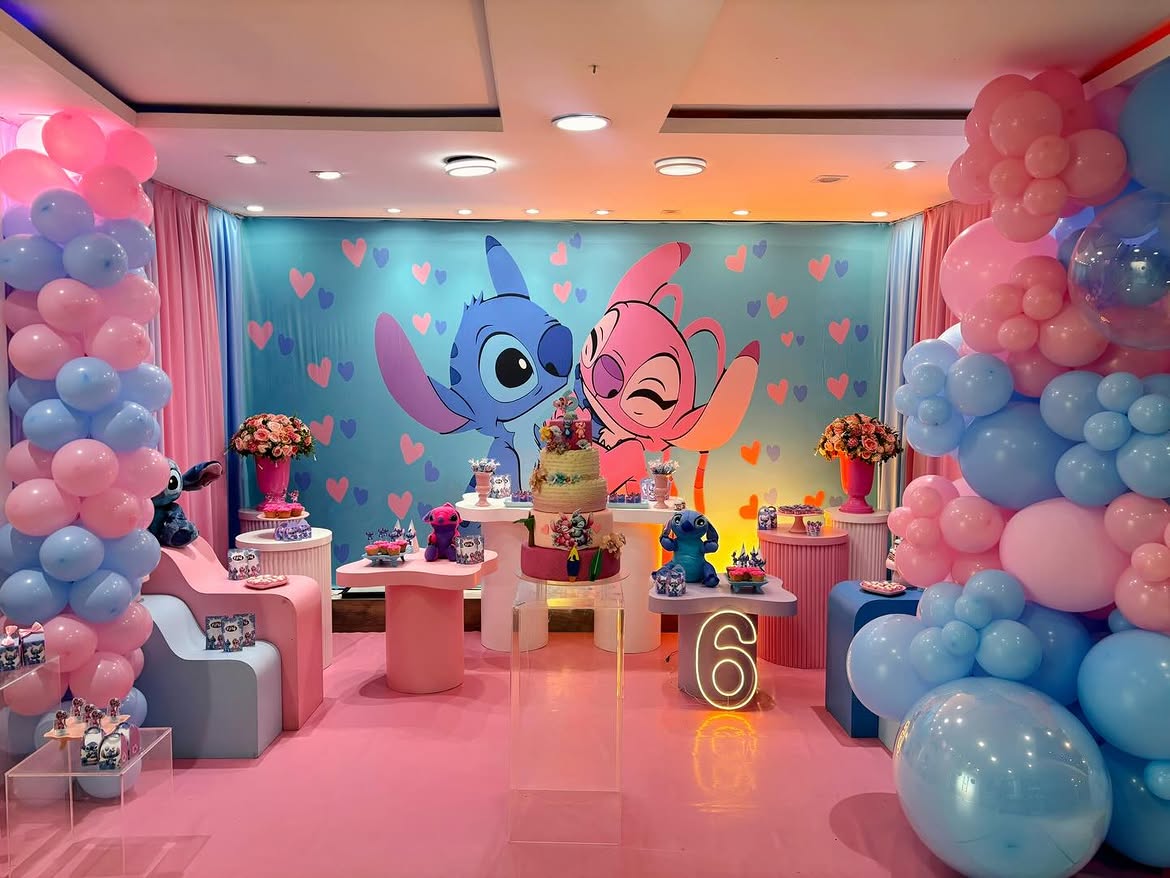 Decoração Stitch e Angel em tons rosa e azul com neon